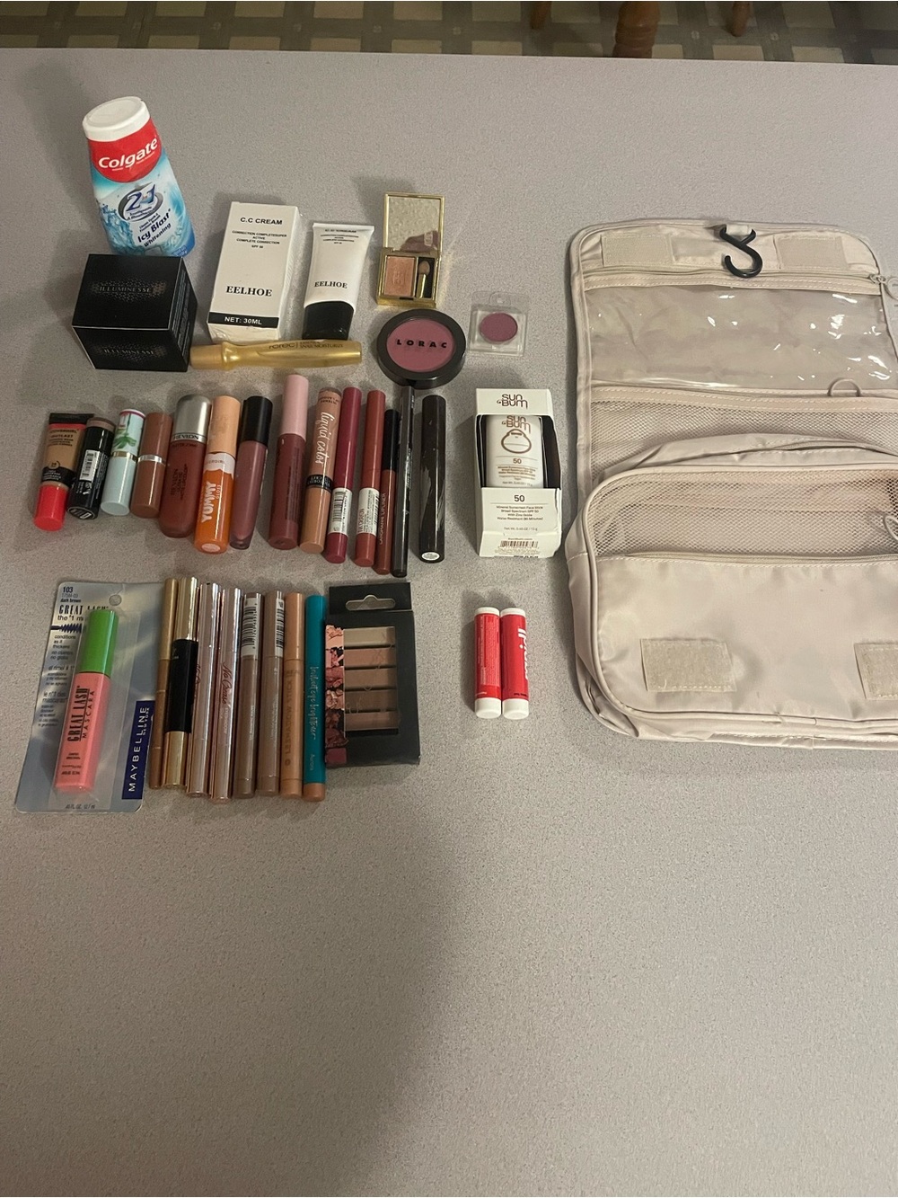 Assorted Women's Makeup Bundle — Neutral Pink Shades